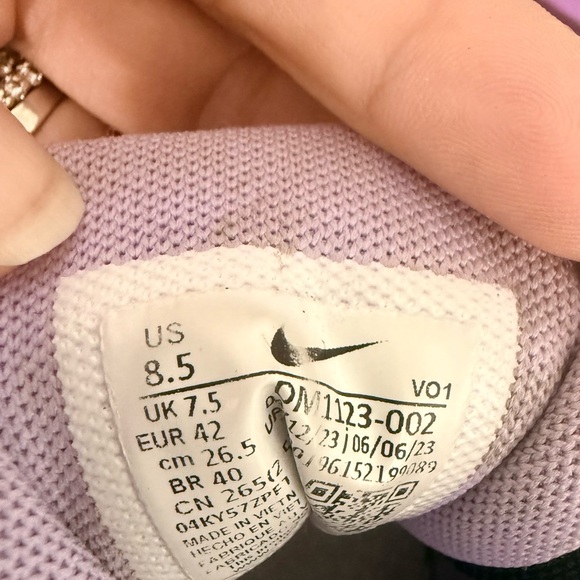 Nike LeBron Witness VII Black and Yellow Lakers Basketball Shoes - Picture 5 of 5